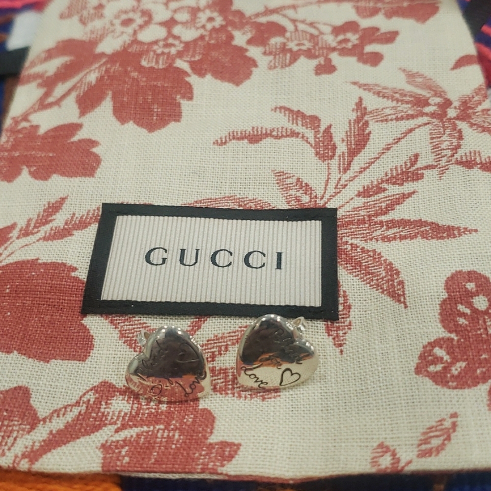 NWOT GUCCI IS BLIND LOVE STUDS